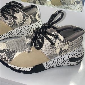STEVE MADDEN SNEAKERS